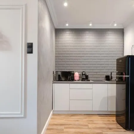 Golden - Modern & Stylish, Aleja Solidarnosci * Varsóvia