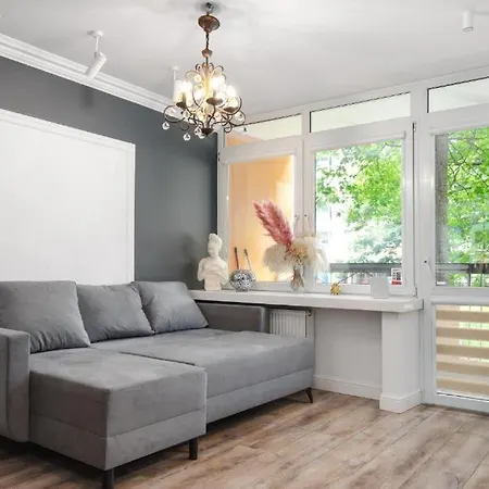 Golden - Modern & Stylish, Aleja Solidarnosci Warsaw