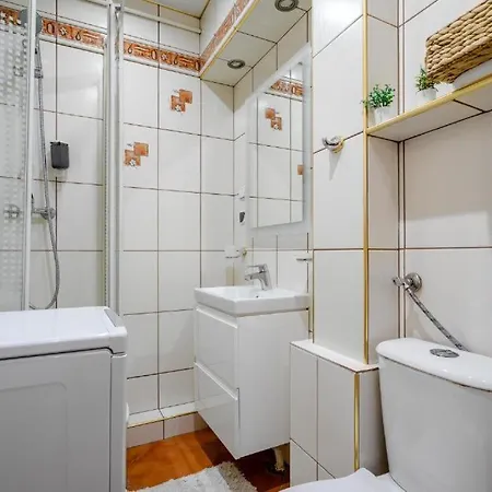 Golden - Modern & Stylish, Aleja Solidarnosci Варшава